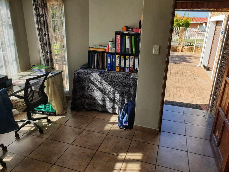 4 Bedroom Property for Sale in Miederpark North West